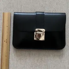 ポーチ　バック　黒　シンプル