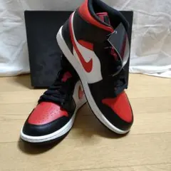 Nike Air Jordan 1 赤黒白 ミッドカットスニーカー