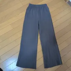 子供用グレーのプリーツワイドパンツ