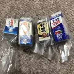リアル激カワ　雪印メグミルク　ミニチュアチャーム　4個