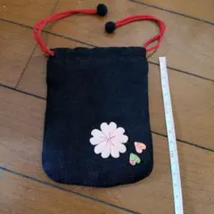 くろちく　巾着袋 黒地 桜モチーフ