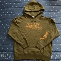 オリーブ色 花とキノコと蝶の刺繍　 パーカーのサムネイル