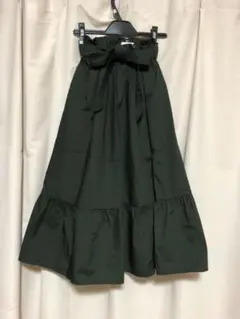 新品❣️ユニクロ　ハイウエストリボンフリルスカート❣️