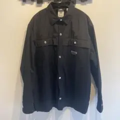 adidas ブラック ボタン付きシャツ