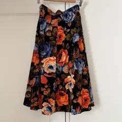 黒地 花柄ベロアスカート