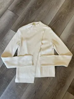 【美品・完売】Eaphiアシメントリーリブ編みハイネックセーター