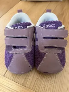 asics 13.5センチ　スニーカー　紫　パイル生地　幅広い
