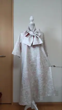 秋桜です 　　　　　　白大島絣着物リメイクロングワンピース　A 6 秋桜様専用です 白大島絣着物リメイクロングワンピース A 6 - メルカリ