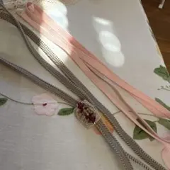 ビーズ装飾 シルバー と　ピンク 帯締め帯留め１つ