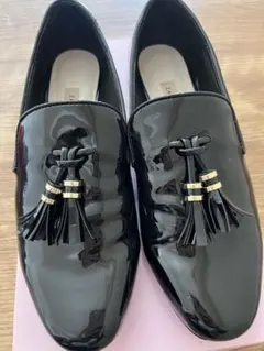 ZARA BASICブラックエナメルタッセルローファー