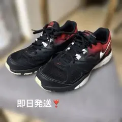 レッド スニーカー