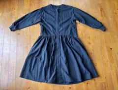 黒 長袖 シャツワンピース　シャカシャカ生地　フロントにフルオープンのジップ付き