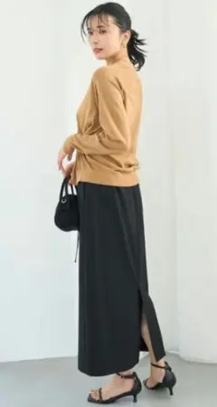 新品未使用　タグ付き　UNFILO ロングタイトスカート ブラックのサムネイル