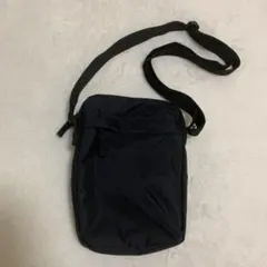 ショルダーバッグ　ブラック　サコッシュ　UNIQLO