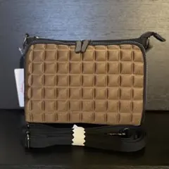 多収納ショルダーバッグ 軽量 ブラック 仕切り豊富 ファスナー付き シニア向け