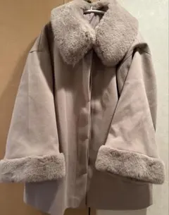 ベージュ ファー付きオーバーサイズコート