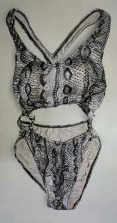 ㉚レディースワンピース水着 クロスバック ヘビ柄 グレー M サイズ 匿名配送