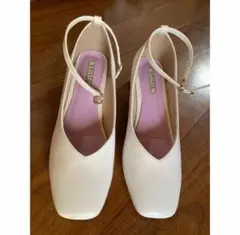 ストラップ太ヒールホワイトパンプス　状態きれいです