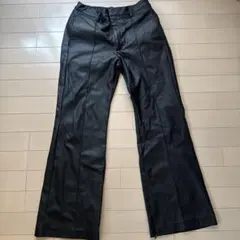 レザーパンツ　フレア