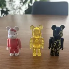 ハローキティデザインのピンク色のベアブリックフィギュア※エラー商品 ➕2体おまけ