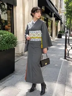 上質な紬　風景文　鈴乃屋扱い　正絹　 色無地 着物 帯 帯締め ３点セットのサムネイル