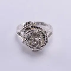 シルバー 花彫刻 ロケットリング - メルカリ