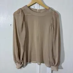 【3046番】JUNOAH 長袖ブラウス ベージュ　未使用のサムネイル