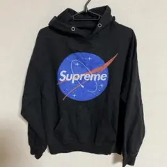 Supremeとプリントされたパーカー　ブラック