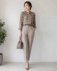 【極美品】シアー総柄長袖ブラウス シャツ ブラウン上品ピンク系レオパード風のサムネイル