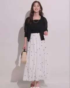 フレアスカート ホワイト ブラック ドット　ジャスグリッティー　美品のサムネイル