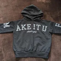 フード付きパーカー