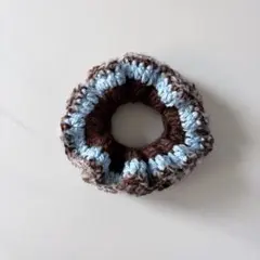 ハンドメイド　ボリュームフリルニットシュシュ ブラウン・ライトブルー