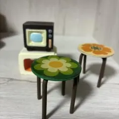 デコレ　デコモノ　レトロなテレビと椅子のセットのサムネイル