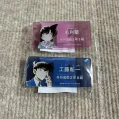 ①名探偵コナン コナンランド 公式アプリ アクリルネームバッジ 工藤新一 毛利蘭