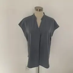 スキッパーネック 半袖ブラウス ブルーグレーMサイズのサムネイル