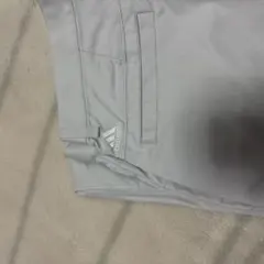 adidas グレー スリムフィットパンツ