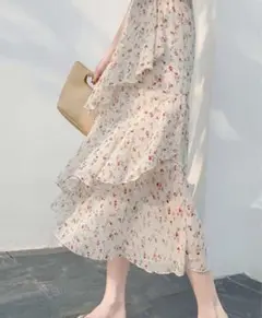 フリル付き花柄ロングスカート