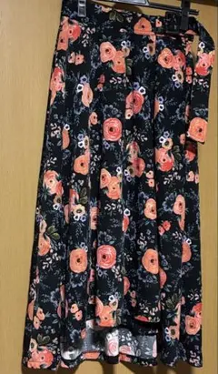 美品 OZOC 花柄フレアスカート 黒地 オレンジ ピンク