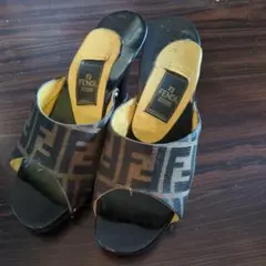 【FENDI】 ロゴ入り高ヒールミュール　37 /2　23.5cmのサムネイル