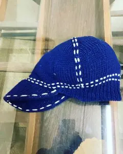 いちにい様専用、綿手編み刺し子入りツバ付きニットキャップ　ネイビー