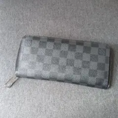 ルイヴィトン ダミエグラフィット ジッピーウォレット ヴェルティカル 長財布 黒