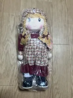 チェック柄のオーバーオール人形