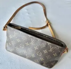 LOUIS VUITTON ルイ・ヴィトン　トロター　ショルダーバッグ❣️のサムネイル