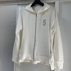 タイムセール‼️美品‼️ドゥミルサンクパール・ビーズ装飾「5」ロゴパーカーのサムネイル