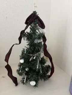 ホワイト クリスマスツリー 卓上サイズ　オカベマキコさんの作品 ホワイト クリスマスツリー 卓上サイズ オカベマキコさんの作品 - メルカリ