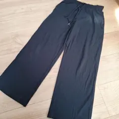 GU ストレッチイージーワイドパンツ