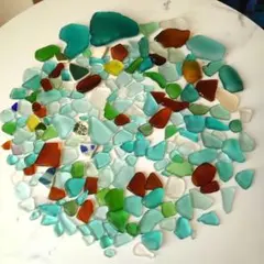 シーグラス 多様な色合いと形状