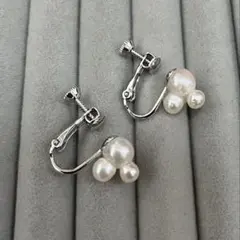 あこや真珠　3連デザインイヤリング　シルバーカラー金具　ネジバネ式