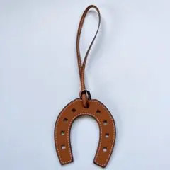 馬蹄 キーホルダー バックチャーム ブラウン ホースシュー 合皮 おしゃれ PU