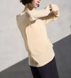 アンフィーロ　シアーテレコＴシャツ Mサイズ